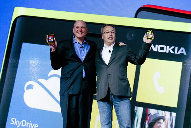 Dengan Terpaksa Akhirnya Nokia Dijual ke Microsoft