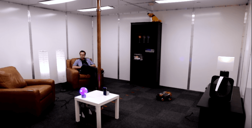 Ruangan Ini Bisa Charging Ponsel Tanpa Charger atau Perangkat Khusus Lainnya!