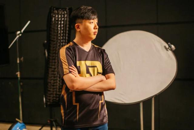 RNG Forfeit Saat Melawan PSG.LGD Karena Lu Somnus Yao Positif COVID-19