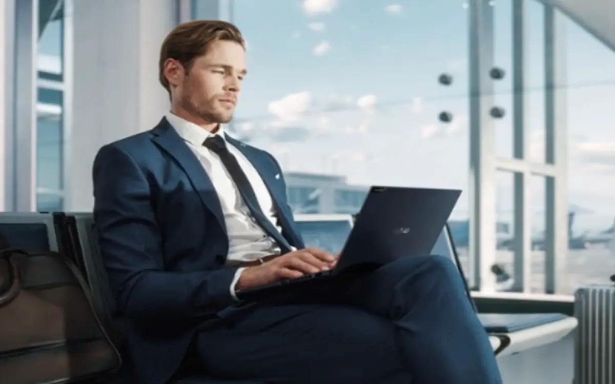 Ilustrasi penggunaan Asus ExtremeBook B9 OLED (FOTO: Asus)