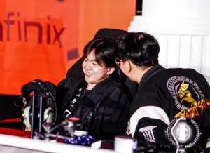 Kiboy tersenyum lebar karena Onic di posisi puncak klasemen. (FOTO: Instagram/mpl.id.official)