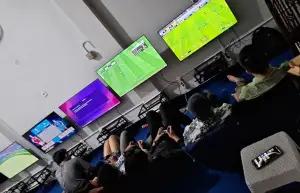 Ilustrasi penggunaan TV yang tepat untuk bermain PS5 (FOTO: instagram.com/aurora.rentalps)