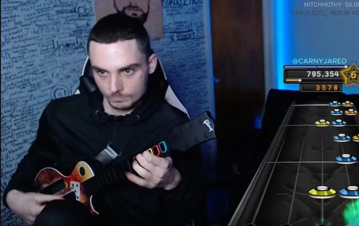 CarnyJared mencatatkan rekor dunia full combo (FC) untuk lagu Through the Fire and Flames dari DragonForce pada kecepatan 200 persen. (Sumber: CarnyJared)