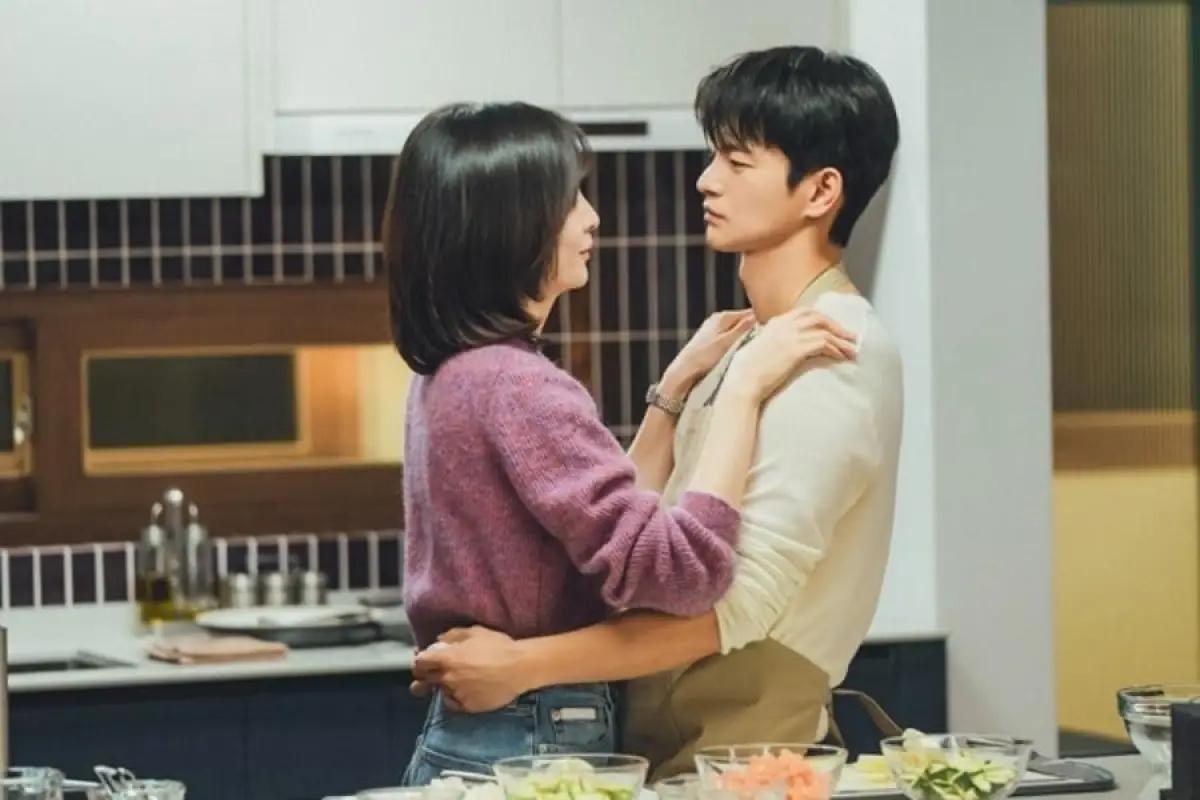 Bikin Baper! Seo In Guk dan Park Ji Hyun Pamer Kemesraan ala Pengantin Baru di Drakor Terbaru(FOTO: Soompi.com)