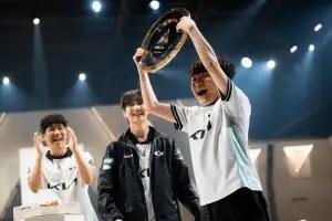 Dplus KIA berhasil menjadi juara League of Legends Esports World Cup (EWC) 2026 setelah mengalahkan tuan rumah Karmine Corp dengan skor telak 3-0 pada Grand Final. (FOTO: Dok.EWC 2026)