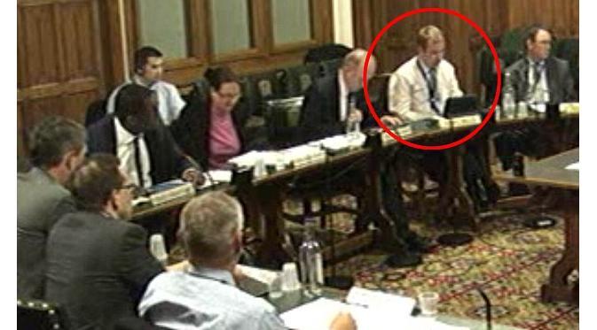 Politikus Tertangkap Basah Sedang Main Candy Crush Saat Sidang Parlemen