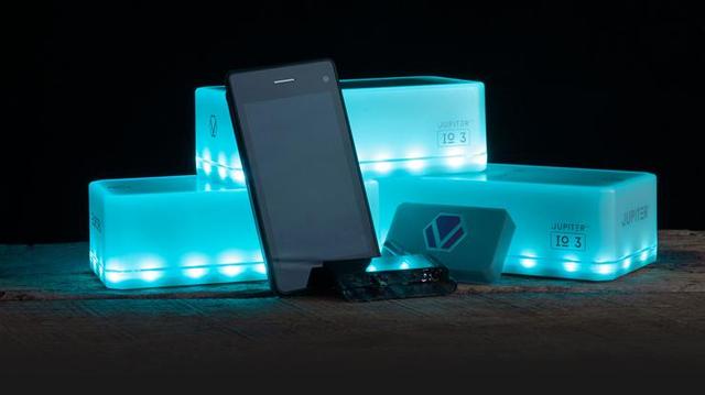 Smartphone Unik Ini Bisa Berubah Menjadi Rokok!