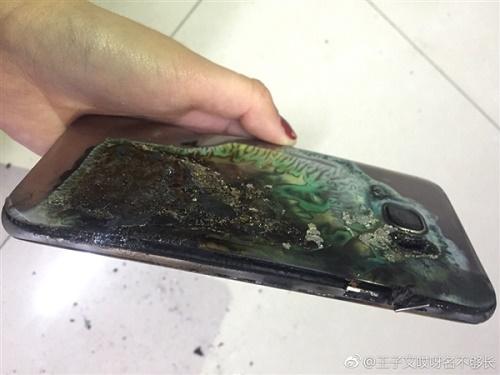 Dapat Penghargaan Smartphone Terbaik di MWC, Samsung Galaxy S7 Justru Meledak